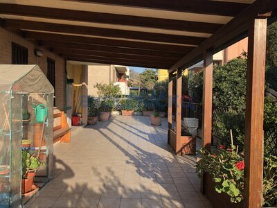 Prodej apartmánu 2+KK v přízemí se zahradou a garáží, Fenile, oblast Fano, Itálie