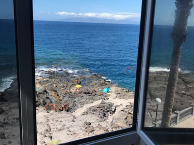 Prodej bytu 1+kk v první linii s výhledem na moře, Adeje, Tenerife, Španělsko