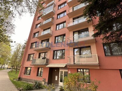 Pronájem bytu 2+KK, 39 m2 s balkonem v Českých Budějovicích na Lidické třídě u polikliniky