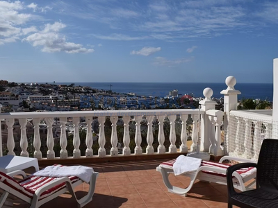 Prodej mezonetového bytu 4+kk s balkonem a výhledem na moře, Costa Adeje, Tenerife, Španělsko