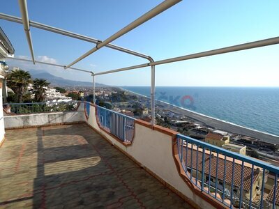 Prodej mezonetového bytu 5+kk s výhledem na moře, město Scalea.