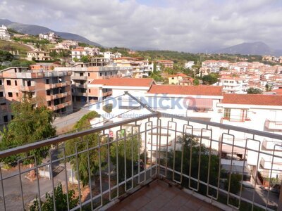Prodej bytu 3+kk v klidné části města s parkovacím místem ve městě Scalea , Calabrie ITA