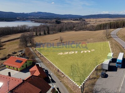 Prodej komerčního pozemku s krásným výhledem u jezera Lipno, 4291 m2, Pihlov-Pernek, Horní Planá