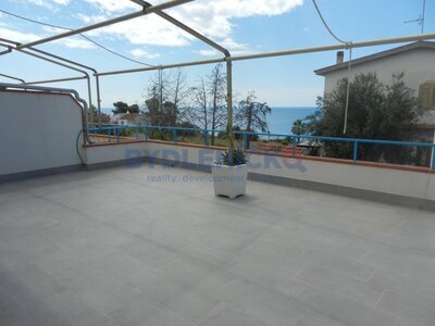 Prodej mezonetového bytu 4+kk s výhledem na moře, město Scalea, region Kalábrie ITA