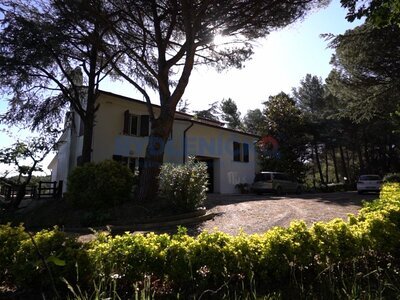 Prodej luxusní vily 6+kk se zahradou, výhledem na moře, oblast Villagrande, okres Pesaro, Itálie