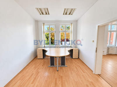 Pronájem kanceláře o dvou místnostech, 40 m2, ulice Hradební, České Budějovice