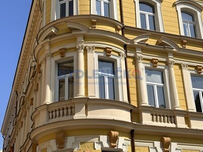 Exkluzivní dlouhodobý pronájem velkého bytu 3+1 v Žižkově ulici v centru Českých Budějovic